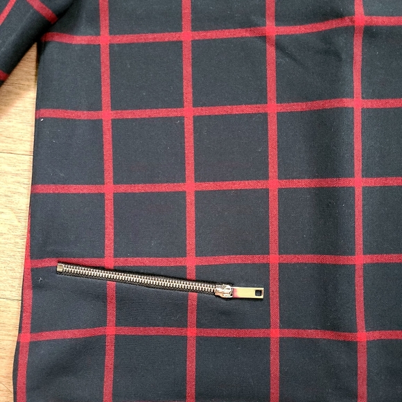 NWOT Zara black and red structured top - Picture 3 of 4